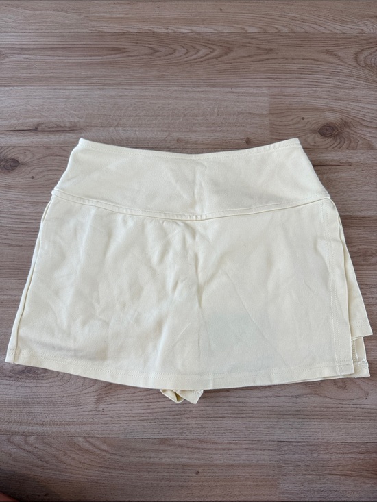 Dresses & Skirts - Light Yellow Tennis Skort